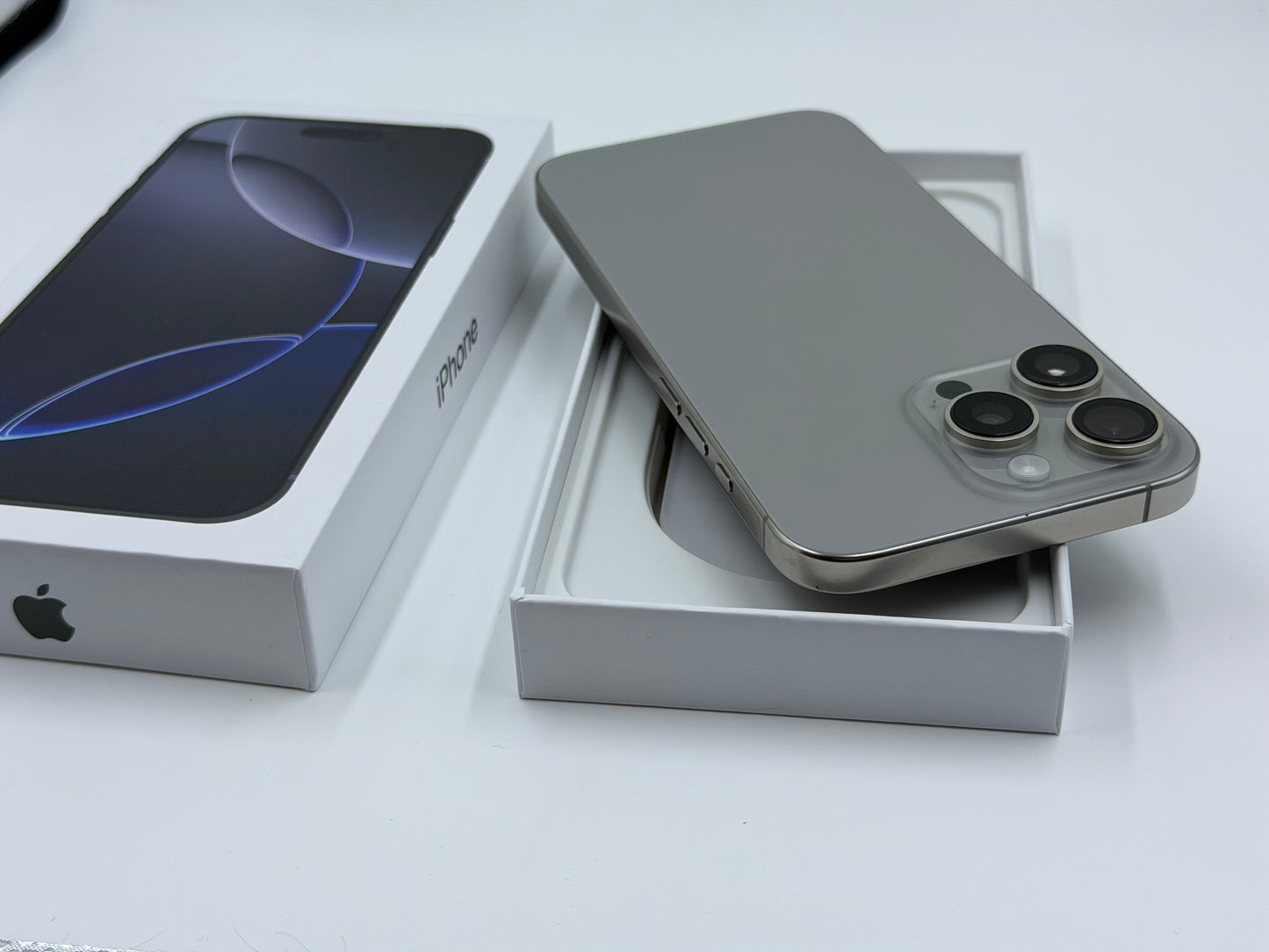 Apple iPhone 16 Pro